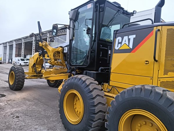 Motoniveladora CAT 12M - Imagen 11